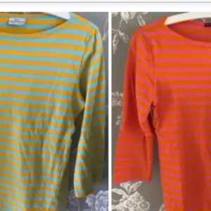 2 Marimekko-tröjor stl Small - 2 st Marimekko tröjor. Storlek Small. Pris: 300 kr för båda. 