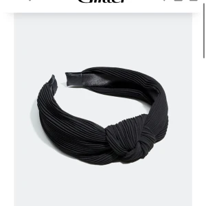 Diadem - Säljer ett diadem från glitter aldrig använd💕 för egna bilder kom priv💕💕