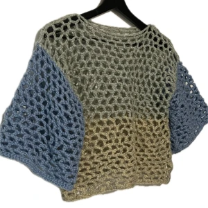 Virkad topp - Köpt second. Egenvirkad