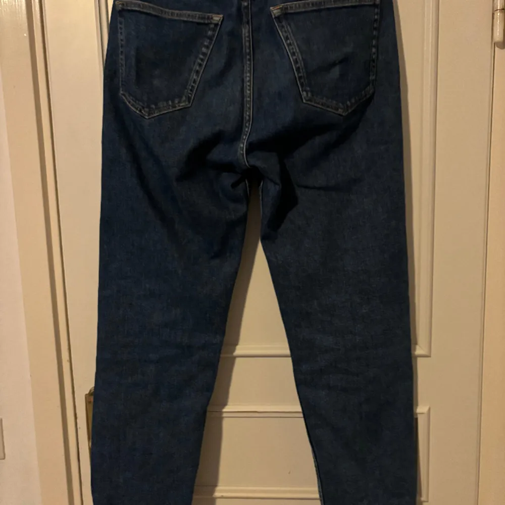 Säljer mina Calvin Klein jeans storlek 31 Ny pris 900kr mitt pris 400kr  Tveka inte att skriva till mig om du har några frågor kring jeansen.. Jeans & Byxor.
