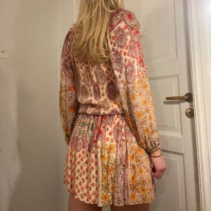 Klänning - Charmig klönning i st s. 160kr💕