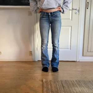 Diesel jeans från 2000-talet - Säljer mina diesel jeans som passar som en glove men säljer för jag inte använder dem längre! W26 L30. Kontakta om du vill ha mått men jag är 163cm och brukar ha xs/s på kläder normalt!💕