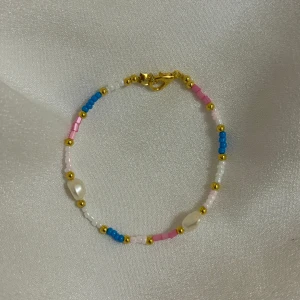 🩷 - Säljer önskade handgjorda smycken 🩷finna i andra färger och olika storlekar 🫶🏻😊