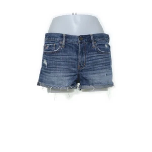 Shorts - Superfina jeans shorts💕 nästan aldrig andvända och i bra skick⭐️ säljer pga storlek 
