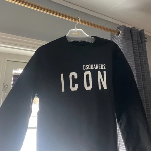 Dsquard hoodie  - Knappt använd 