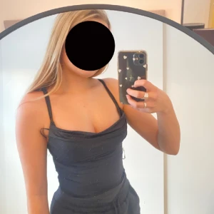 silkes linne bikbok - silkeslinne från bikbok med lapp kvar, stl xs mer som S, väldigt stretchigt och reglerbara band