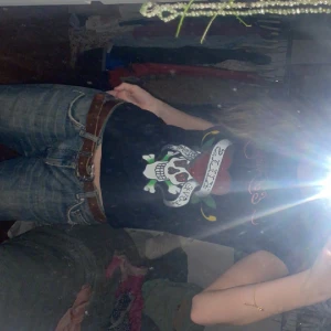 Ed Hardy  - En snygg tajt ed Hardy T-shirt. Bra skick inga fläckar OBS: vet ej om den är äkta!!!!!!!