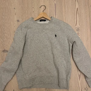 Ralph Lauren tröja - Polo Ralph Lauren sweatshirt i storlek s.  Skick 10/10
