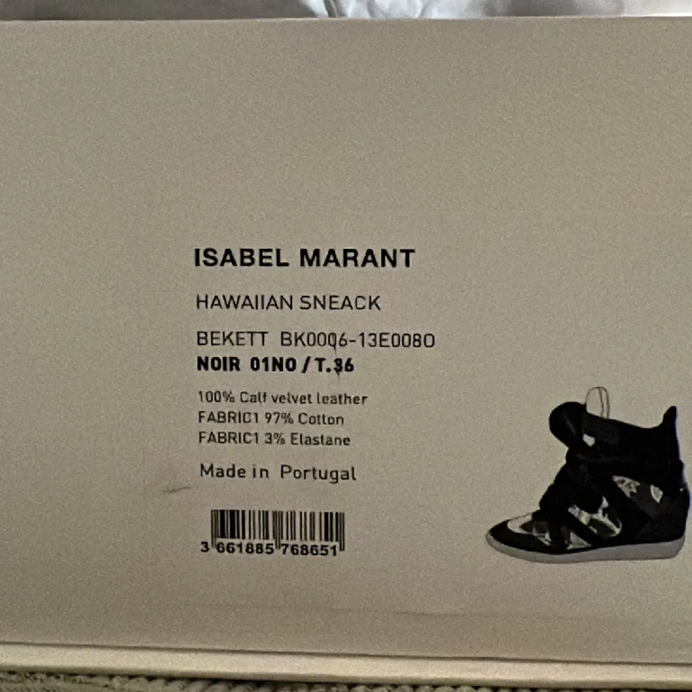 Säljer dessa Hawaiian Sneakers från Isabel Marant, skriv för fler bilder🖤. Skor.
