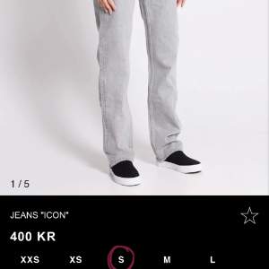 Jag säljer ett par gråa low waist jeans från Lager 157 som är helt oanvända. Ordinarie pris 400kr, jag säljer de för 290kr!! Ni står för frakten. Det som är köpt är köpt(: