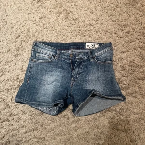 Shorts från Crocker - Shorts från Crocker. Köp för 40kr eller köp 5 par shorts från mig för 150kr.