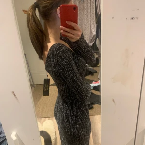 Fest klänning, nyårs 😍 - Säljer en jättefin klänning som passar bra om man ska tex på fest🩷 inga defekter och är som ny. Aldrig använd storlek xs,s 