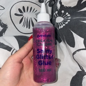 Panduro glitterlim - Helt ny och oanvänd. Innehåller 120 ml. Köparen står för frakten ❤️