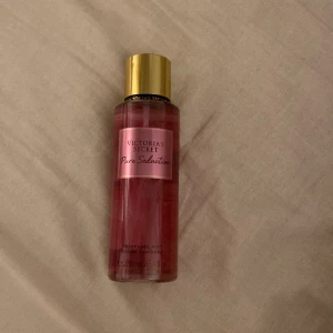 Victoria secret bodymist - En body mos från vs knappt använd köpt i sommras säljs för att jag har så många parfymer redan