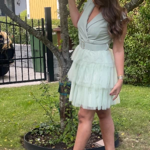 Klänning  - Sommar afton klänning som passar till olika tillfällen 😃används bara en gång 