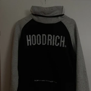 Hoodrich tracksuit - Köpte den här från London det är en tracksuit till kommer med byxor .