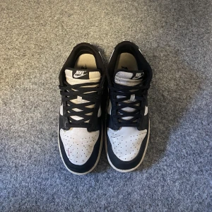 Panda dunks - Säljer mina Panda dunks i storlek 45 då jag inte längre har användning för dom. Boxen fås med!