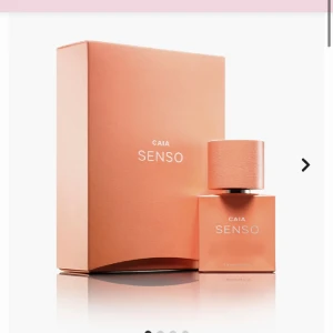 Caia parfym🧡 - Parfym från caia, ca 90% kvar i flaskan. Luktar super gott men har tröttnat på den, kom med prisförslag 🥰(nypris 595kr)