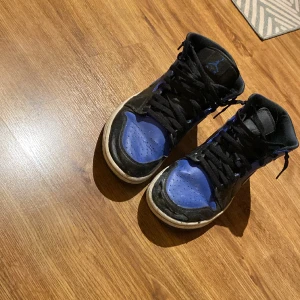 Jordan 1  - Skick 6/10 går att fixa bättre lite slitna fram på en sko annars är dom bra