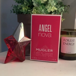 Mugler angel nova parfym - en nästan helt full parfym ifrån ”Mugler” i doften ”angel nova” ! skriv om frågor <3