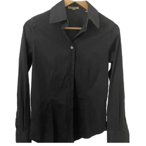 Burberry Skjorta - Säljer nu min burberry skjorta i storlek XS-S  Sitter lite för litet på mig därav att jag säljer skjortan   Priset är ej hugget i sten