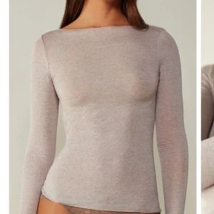 Intimissimi tröja  - Super fin tröja från intimissimi, inga hål o tröjan är i bra skick!❤️ 