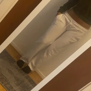  lågmidjade mjukisbyxor - Helt nya som jag själv har gjort lågmidjade. Jag har också klippt benen lite som ni ser så det är utvängda. Jag är 164cm och rekommenderar dessa för någon som är lite kortare än mig . 
