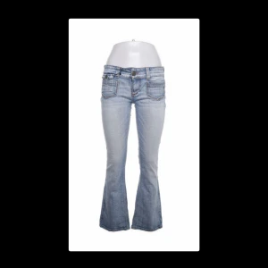 Långmidjade bootcut only jeans - Långmidjade bootcut only jeans. Tyvärr så passade de inte mig men de är sjukt fina och långmidjade 