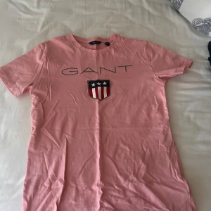 Gant tröja  - Säljer då den inte används Köpt för: 300  Säljer för: 200  Då den är i fint skick  Storlek 146- 152 