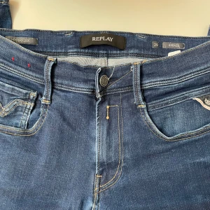 Replay anbass  - Riktigt stilrena replay jeans i bra skick. Size 29/32. Hör av er vid funderingar! 