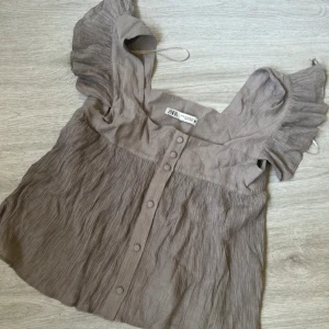Slutsåld Topp från zara - Intressekoll på denna fina topp från Zara som ej säljs längre🌸