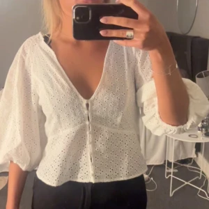 Superfin blus  - Så fin blus från H&M som är helt slutsåld.  