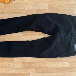 Svarta Levis jeans  - Storlek 36/32