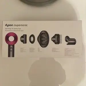 Helt ny, oöppnad dyson supersonic. Garanti och kvitto kommer med.  Säljer eftersom jag köpt fel typ och glömt lämna tillbaka inom rätt tid. Säljer för mindre än originalpriset. 