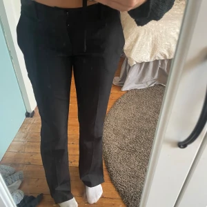 Lågmidjade kostymbyxor - Jätte fina lågmidjade kostymbyxor från bikbok