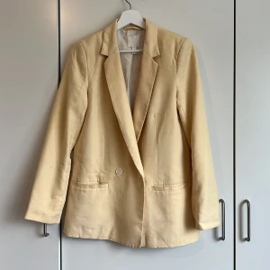 Blazer - Gul blazer!