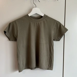 Minitee  - Minitee, storlek barn 110/120 motsvarande XXS/XS! Köpt second hand 