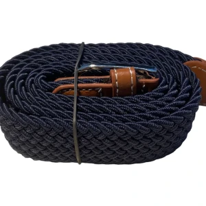 Flätat bälte - ⛱️SOMMARDEAL☀️ Just nu får du valfritt armband på köpet när du köper valfritt bälte. Till och med 31/8. Flätat bälte i färgen mörblått 105 cm Passar perfekt både till den vardagliga outfiten men även på utekvällen eller din date