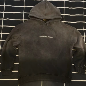 Fade Oversize Hoddie - Hej! Säljer en oversized hoddie från Lujiamen (Kinesisk gymmärken). Storlek XL. Riktigt dunder pumpcover för gymmet. Skick 9/10