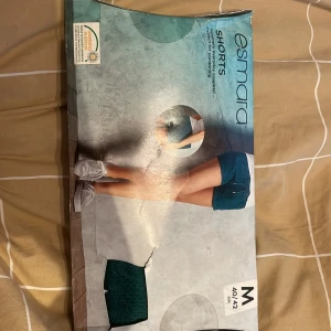 Shorts - Short med spets på framsidan 