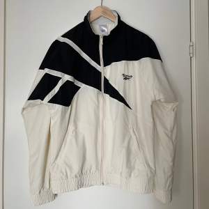 NYCSKICK - aldrig använd! Jacka från Reebok i vintagestil.