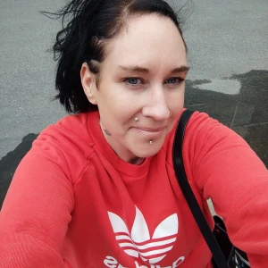 Adidas tröja  - Röd använt skick 