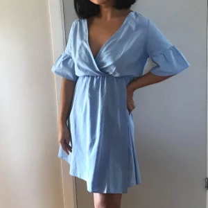 NA-KD klänning  - Söt klänning från Nakd. Storlek 34.