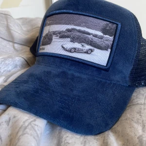 Velvet keps - En snygg Velvet keps från faviere som är endast testad 