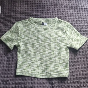 Tröja  - Jättefin stickat tröja, funkar som XS, är i jättebra skick🩷 säljer då den inte kommer till användning 