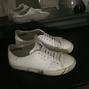 Arigatos - Säljer dessa unika arigato skor med marmor sula i storlek 39. Pris kan diskuteras om man möts upp.