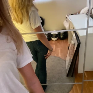 Tröja vit lite genomskinlig  - En lite genomskinlig vit tröja💕 Bäldigt basic och ett bra basplagg. Är från Ralph Lauren. Köpt för ungefär 400❤️