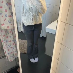 Ginatricot low waist jeans - Låg missade jeans köpta från Gina tricot förra året som inte kommer till användning pga har liknande. Storlek 36 passar mig bra i längden som är 165 fast med relativt långa ben. 