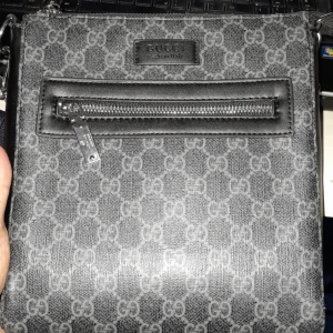 Gucci bag herr  - Helt ny fick den fylde år typ aldrig använd nå tyvärr saknar kvitto finns Gustafs tar swish 