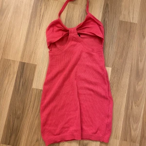 Klänning  - Klänning är knappt rörd 